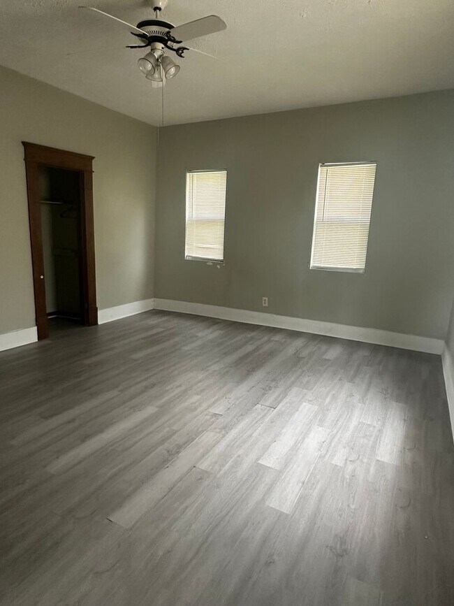 Foto del edificio - 107 S Walnut St