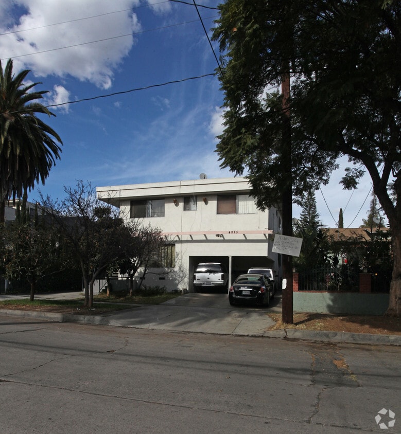 Building Photo - 4213 Sunset Dr