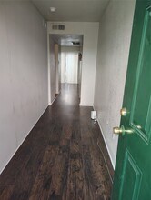Building Photo - 8100 Creekbend Dr
