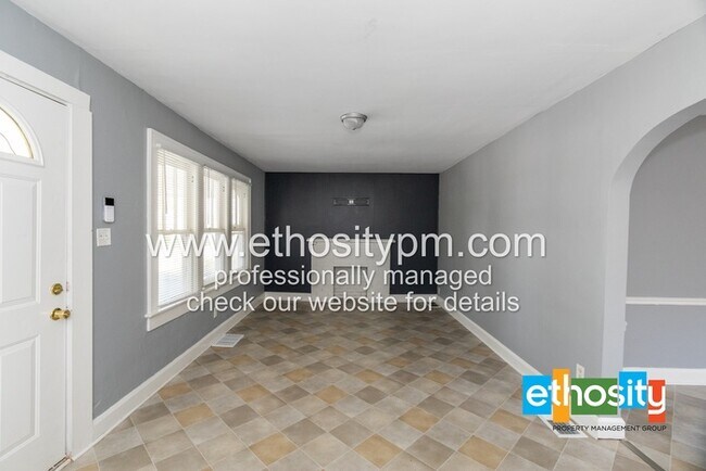 Building Photo - 845 North Drexel Av
