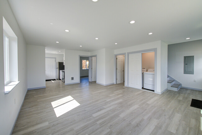 Foto del edificio - 299 N Forrest St