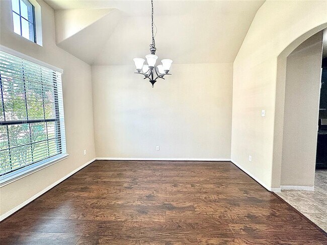 Foto del edificio - 10007 Red Tamarack Ln