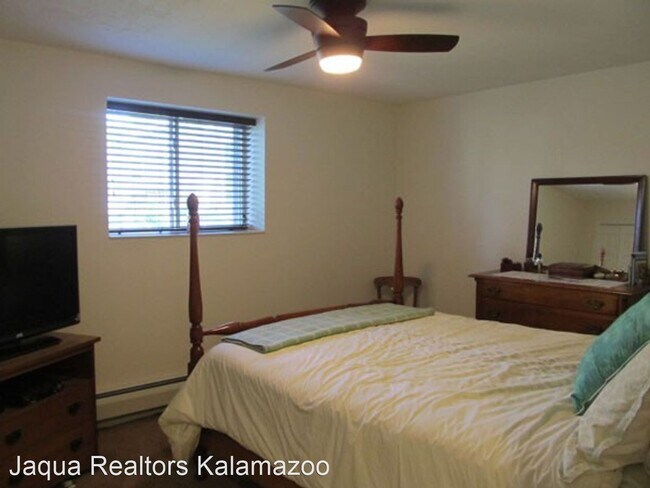 Foto del edificio - 11038 Portage Rd