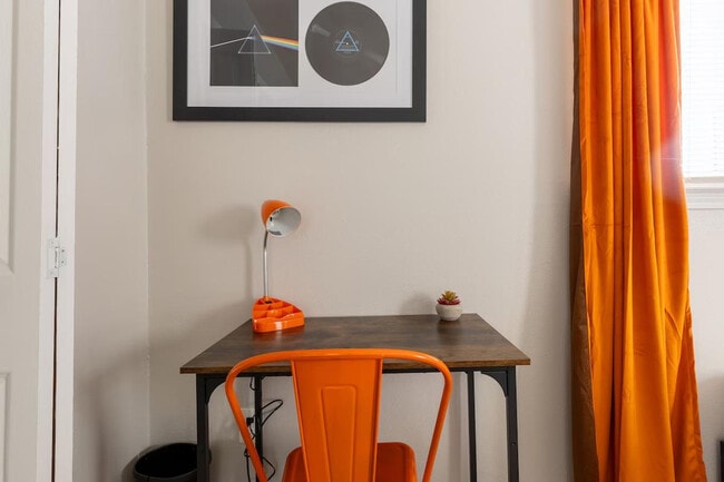 Foto del edificio - 6302 Manor Rd