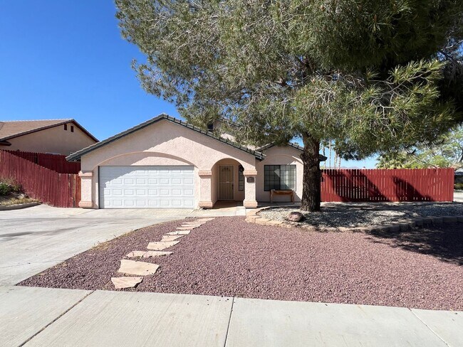 Foto del edificio - 3 Bedroom 2 Bathroom House with Swimming P...