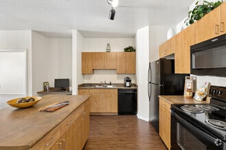 Interior Photo - Diamond at Prospect