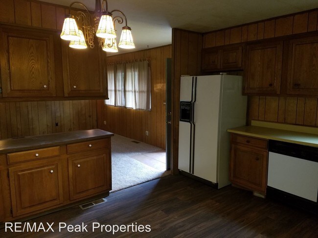 Building Photo - 3 br, 2 bath House - 3991 E. El Paso Drive