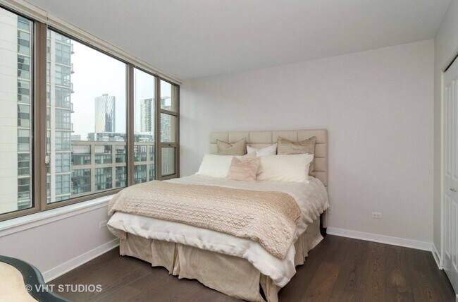 Master Bedroom - 200 N Jefferson St
