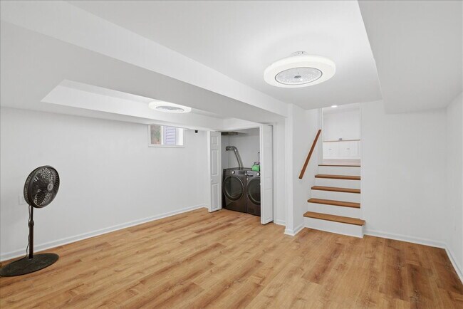 Foto del edificio - Charming Split-Level Home in the Heart of Alexandria