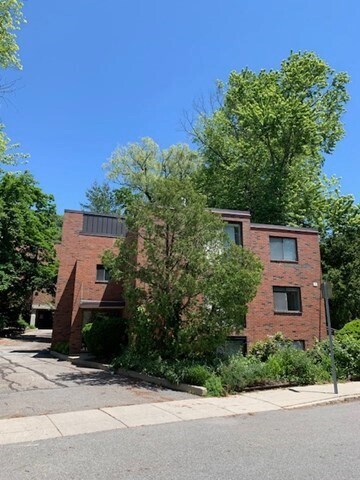 Building Photo - 17 Healey St
