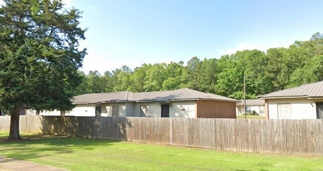 Building Photo - 206 Edgewood Dr