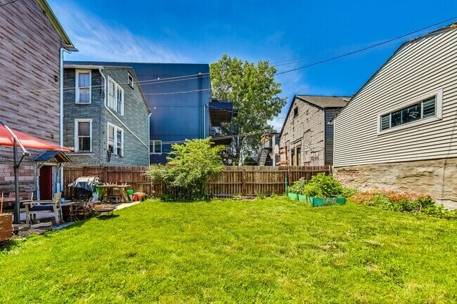 Building Photo - 1742 W Cullerton St