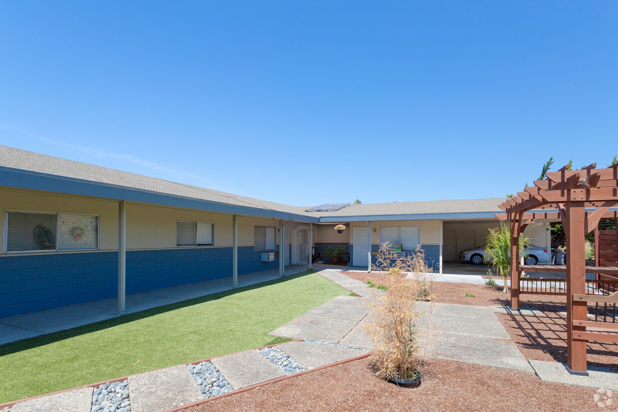 Foto principal - 1515 Camden Ct