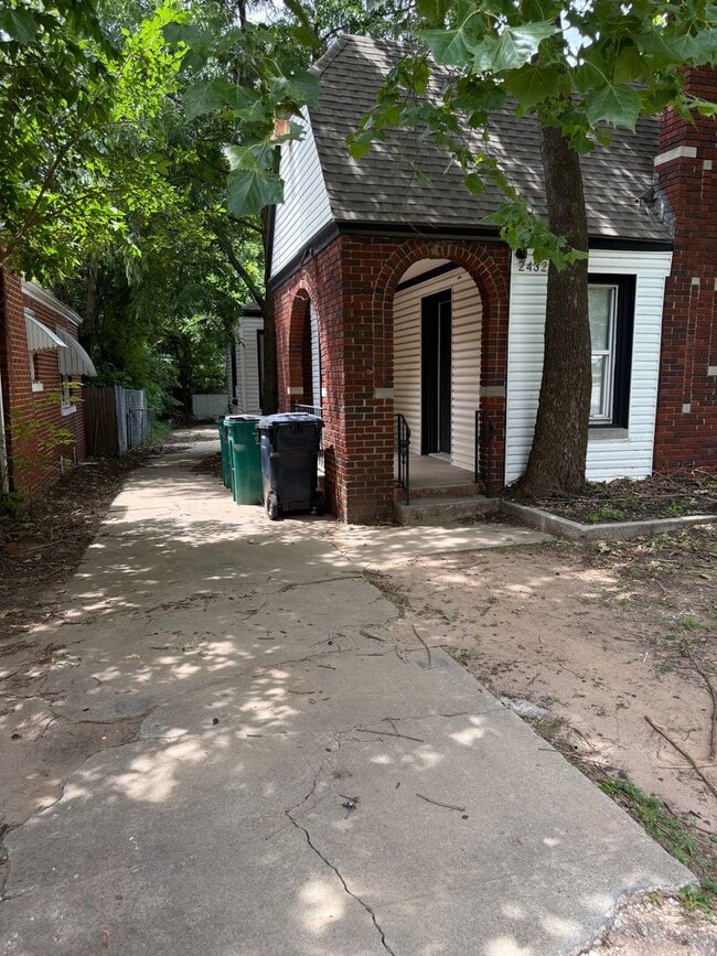 Building Photo - 2434 NW 12th - Duplex