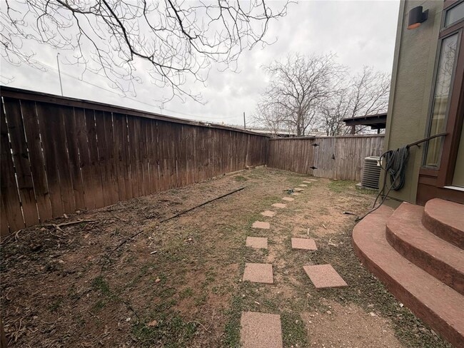 Building Photo - 1038 E 43rd St