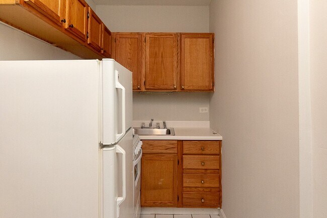 Building Photo - 457 W Melrose St