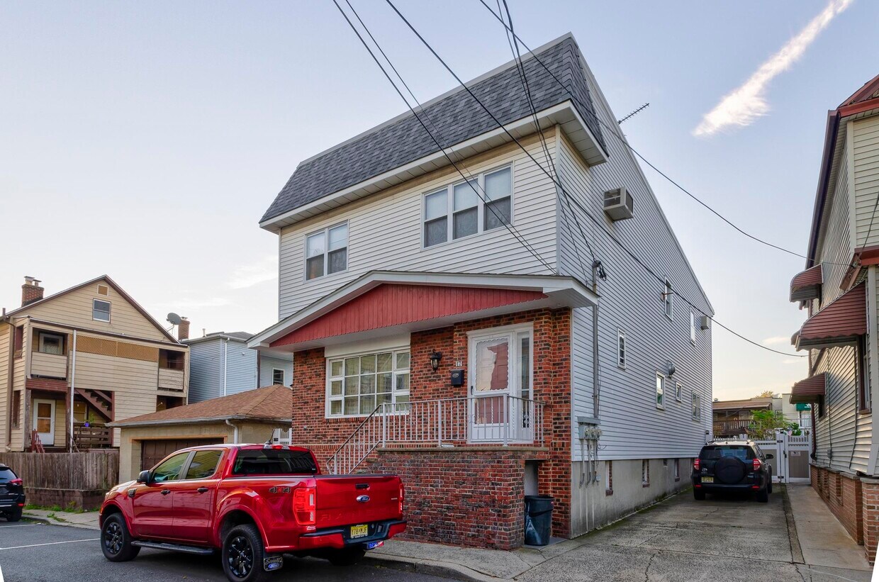 17 Court Pl, Bayonne, NJ 07002 Condo for Rent in Bayonne, NJ