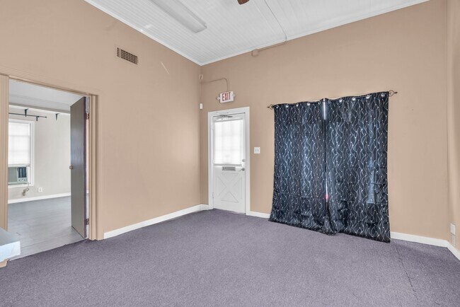 Foto del edificio - 401 E Main St