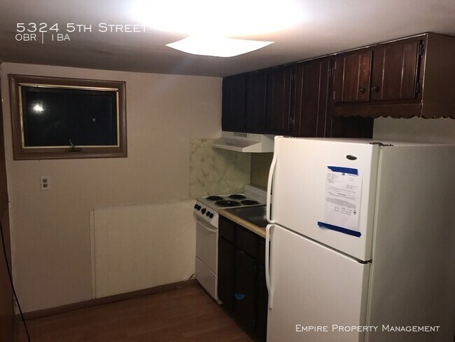 Building Photo - Studio Apartment in Whitehall