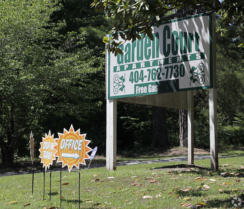 4060 Janice Dr - Garden Court Apartments - Miller Garden Apartments