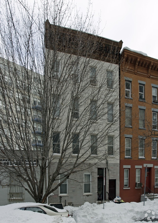 Building Photo - 136 Steuben St