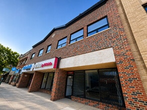 Building Photo - 3214 W Lawrence Ave