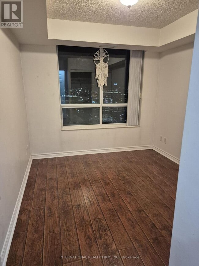 Building Photo - 61 Town Centre Court