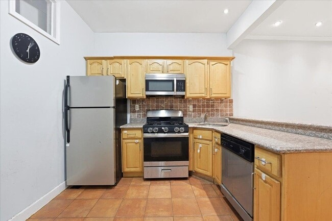 Foto del edificio - 155a Sherman Ave