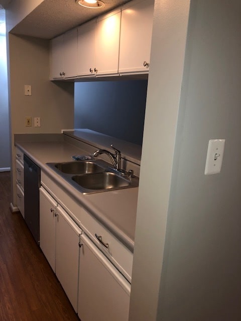 Building Photo - 903 Cedar Crest Ct