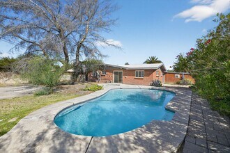 Building Photo - 2272 E Blacklidge Dr