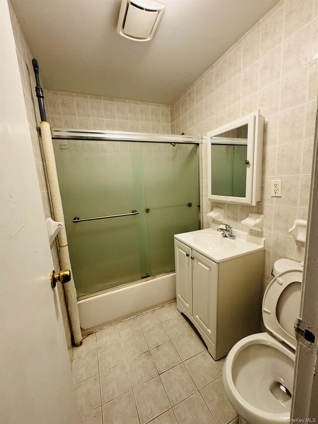 Building Photo - 21-13 25th Rd