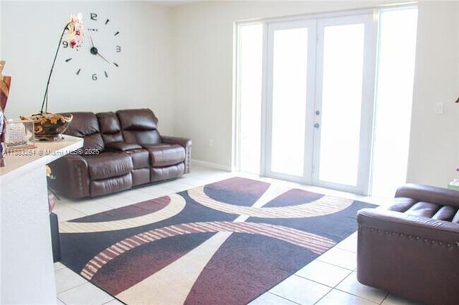 Building Photo - 2106 NE 40th Ave