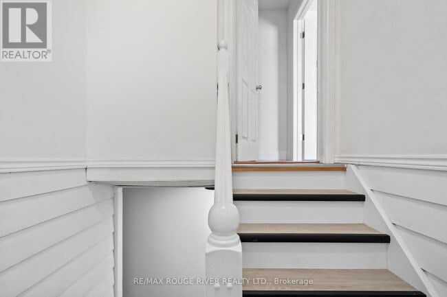 Building Photo - 599 Otonabee Dr