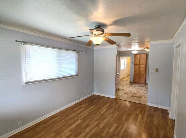 Foto del edificio - 3 Bd  1 Bath Home in Salt Lake City