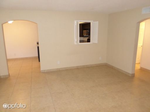 Building Photo - 925 S Longmore St