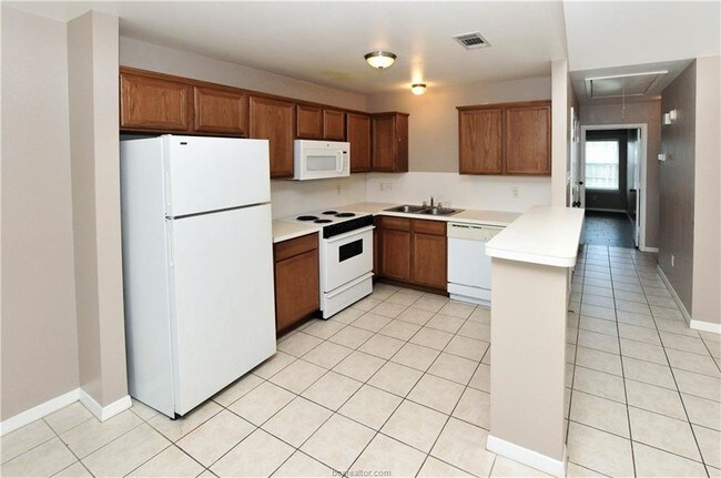 Building Photo - 3608 Hollyhock St