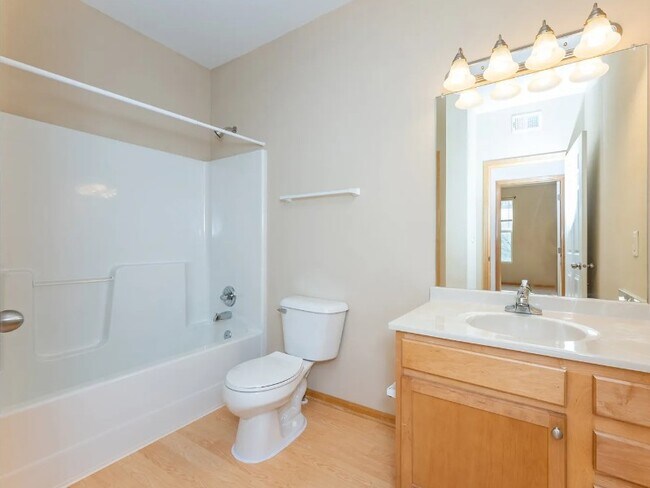 2nd bath - 10325 Providence Dr