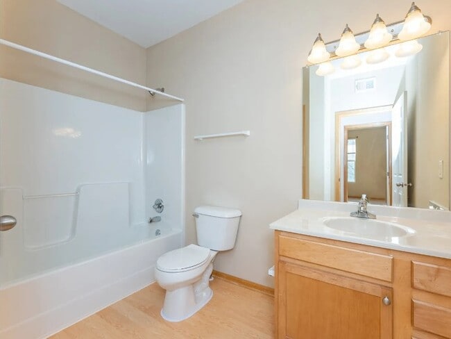 2nd bath - 10325 Providence Dr