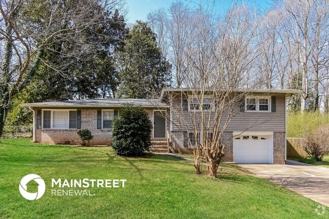 Building Photo - 5613 Woodland Dr