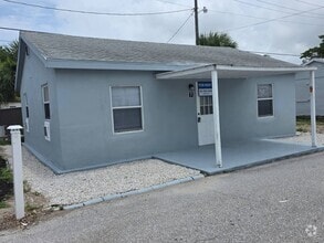 Building Photo - 7 15 Pne Rdg Dr