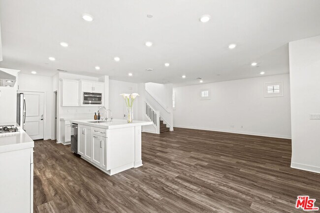 Foto del edificio - 12379 Primrose Ave