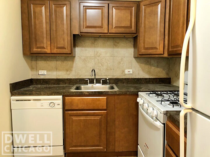 Primary Photo - 541 W Belmont Ave