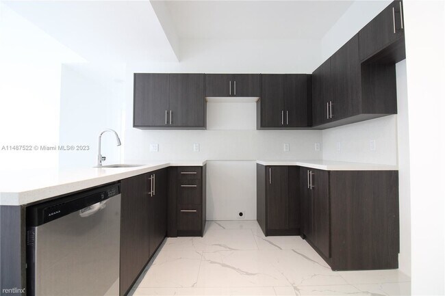 Building Photo - 3 br, 3 bath House - 1 Curtiss Parkway, 222