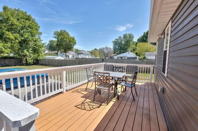 Building Photo - 200 S Williams St