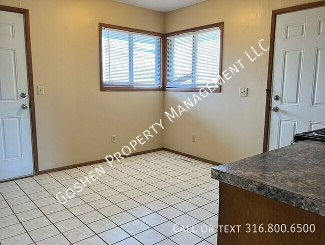 Building Photo - Comfy and Clean with Large Kitchen