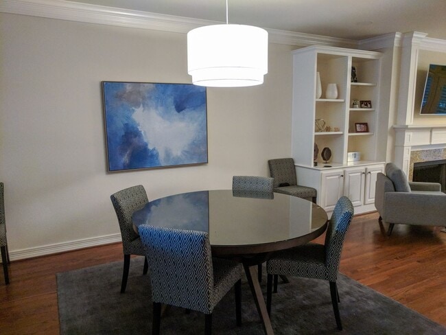 Photo - Centrally located 3 bed, 3.5 bath townhome in the heart of Oak Lawn