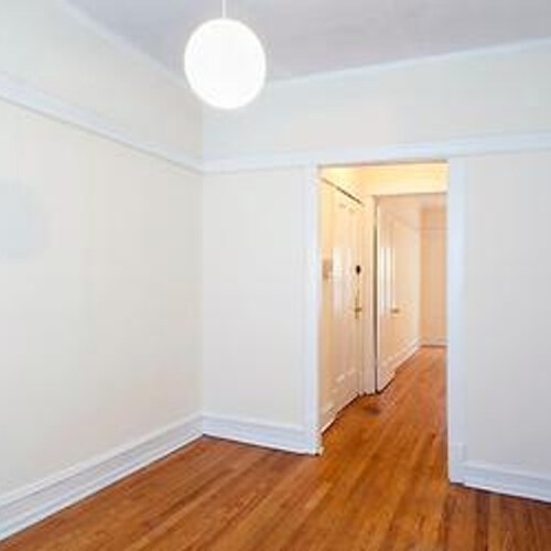 Building Photo - 5050 N Kenmore Ave
