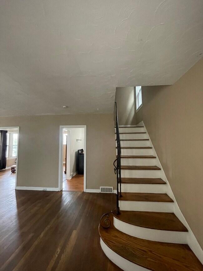 Building Photo - 417 Highland Ave
