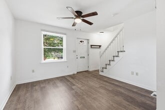 Building Photo - 554 Hand Ave