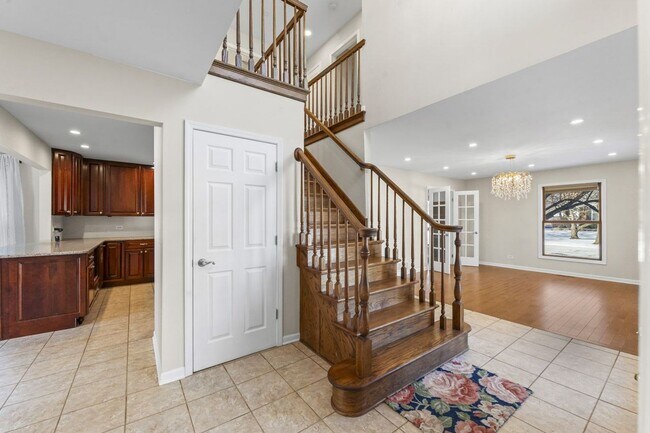 Foto del edificio - Updated 2-Story Home in Desirable Deerpath Subdivision - Available Immediately.